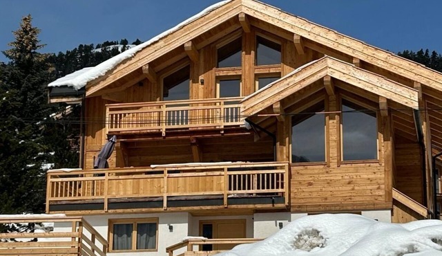 Located in the heart of Montgenèvre, family chalet with a sun-drenched terrace.