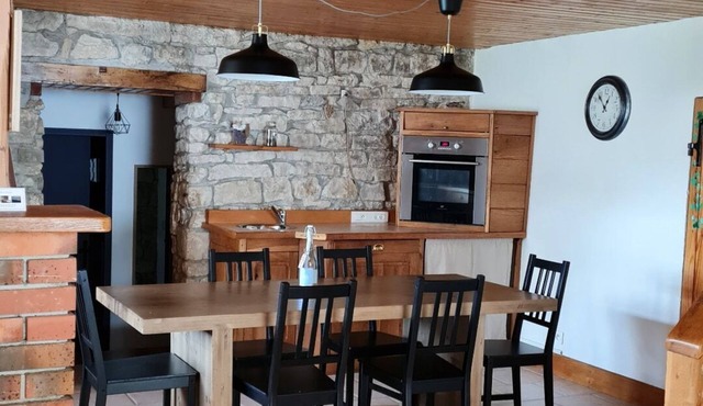 Located in the heart of the Jura, close to lakes and waterfalls!