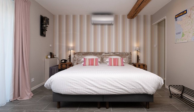 Lochrist, Calzac Moulin Guest Room with Terrace, Wi-Fi, and Air Conditioning in High Season