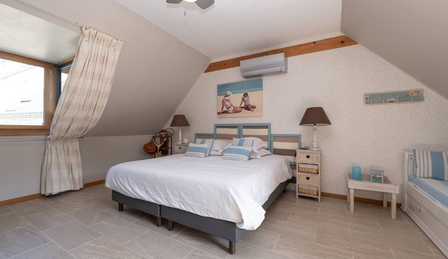 Locmariaquer Guest Room with Terrace, Wi-Fi, and Air Conditioning in High Season