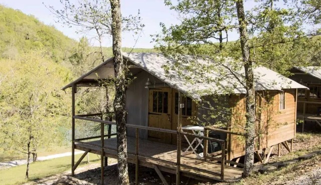 Lodge du Lac: 3-Room, Sleeps 5