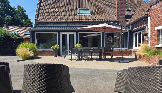 Lodge with private parking and spa - 11 guests
