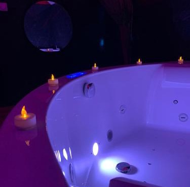 Love room avec jacuzzi privé