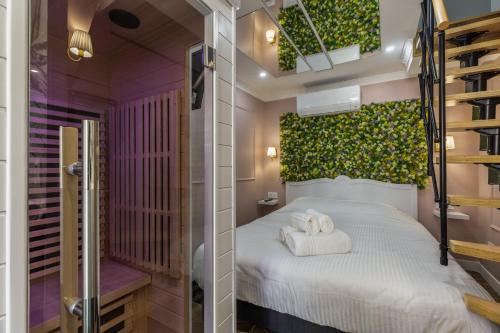 Love Room Loft - Lady Violet Bridgetown Spa Balnéo