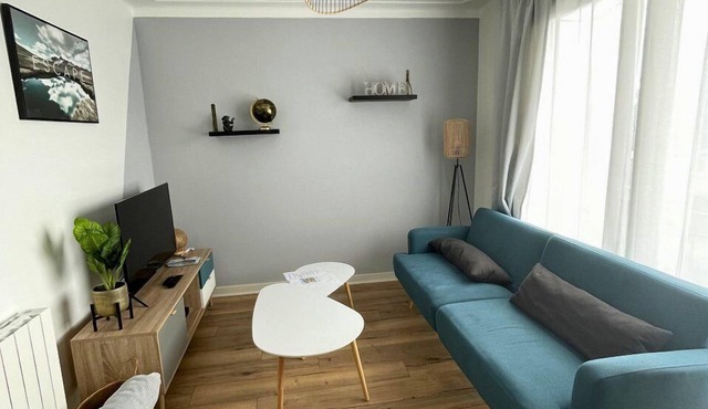 Lovely apartment close to shops and train station