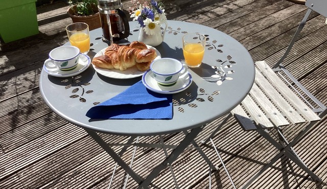 Lovely duplex apartment with sunny terrace.5 minutes from voie verte.