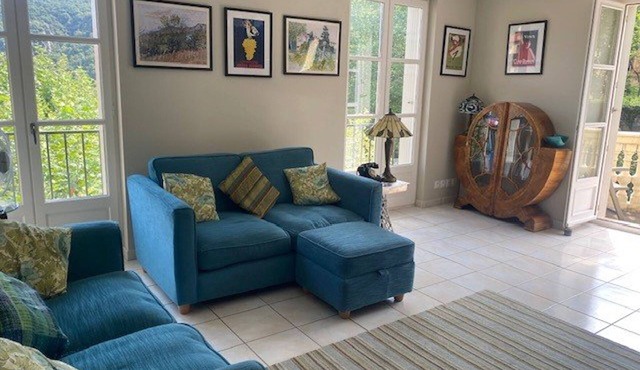 Lovely F3 downtown with balcony and parking, near spa
