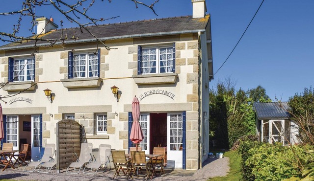 Lovely home in Saint Cast Le Guildo with WiFi