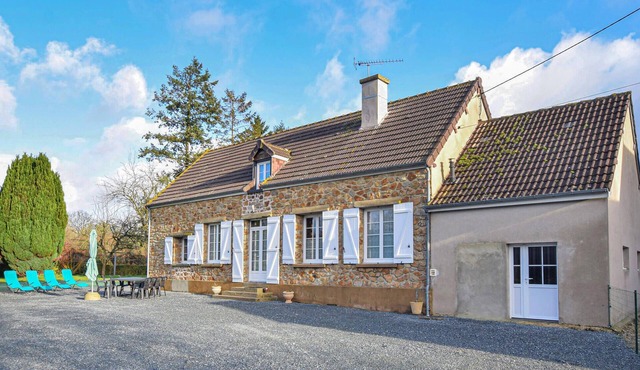 Lovely home in Montsenelle with WiFi