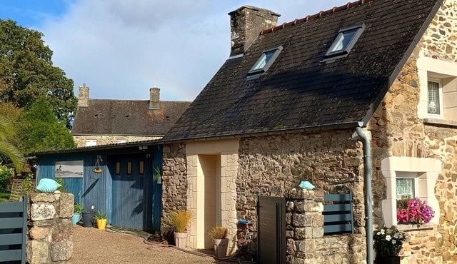 Lovely little gîte for 2, close to the sea in the Cotentin region.