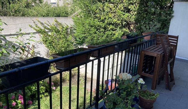 Lovely little home with terrace and garden only 15 minutes from Paris