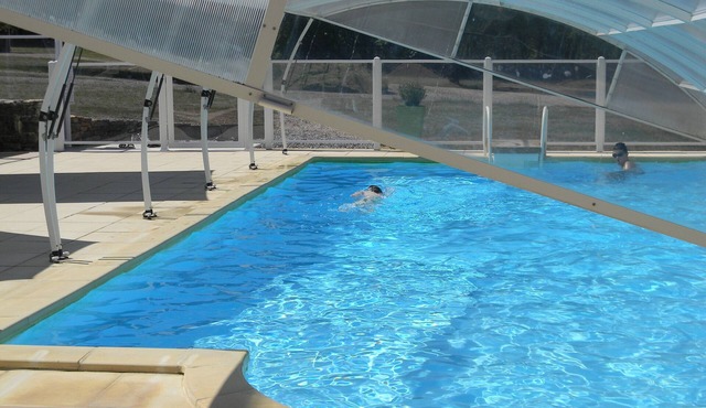Lovely wooden house with large indoor pool (Erâble)