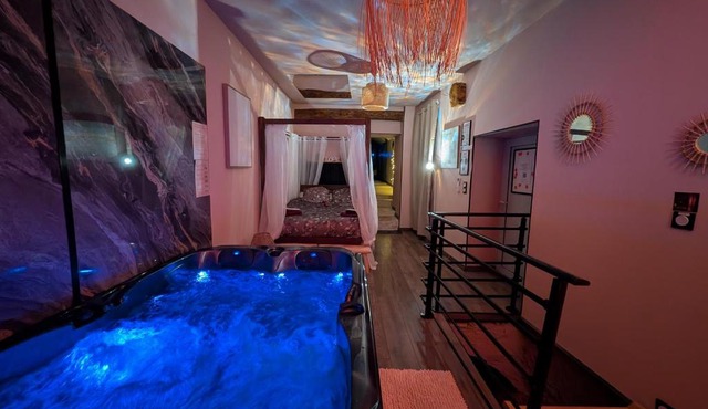 Loveroom Romantique avec Spa et Secret Room - A proximité des Lacs - La Mure