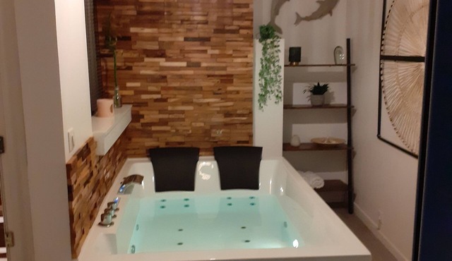 LOVEROOMOUTOFTIME 'JACUZZI and GARDEN' private.