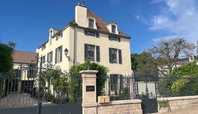 Luxurious A/C 5 bedroom Winemaker's 1870's house in heart of Meursault Burgundy