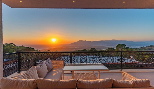 Luxurious Infinity Pool, Indoor Pool, Sauna, Turkish Bath and Magnificent View in Antalya