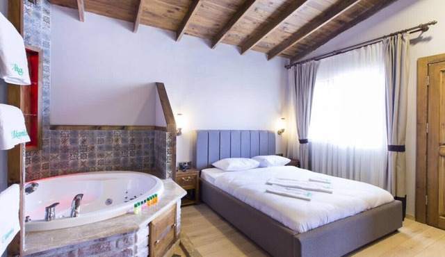 Luxurious Suits Surrounded by Nature with Jacuzzi & Shared Pool in Bursa in Boyalica