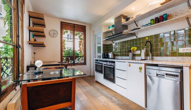 luxury 1BR quiet fully equipped kitchen washer/drier