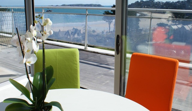 Luxury apartment, sea view, breathtaking panorama at Perros Guirec plage.