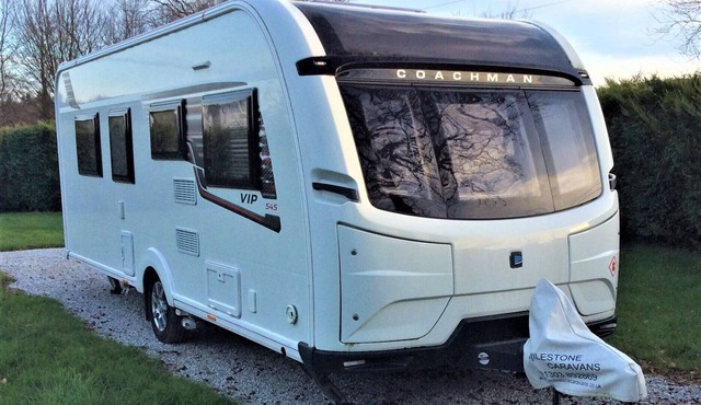 LUXURY COACHMAN CARAVAN TO SLEEP 1-4