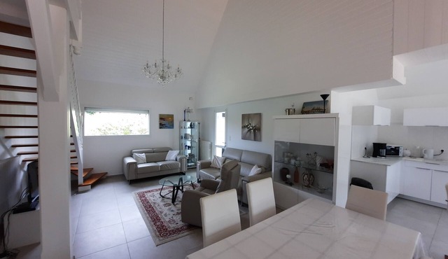 Luxury house ground floor, modern decoration, garden, parkings, wifi, near beach