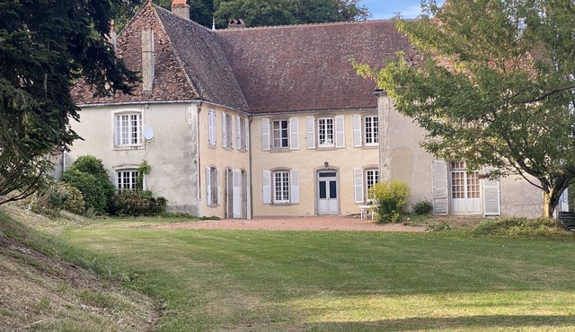 Magnificent 18th century château, swimming pool , ideal for a get-together