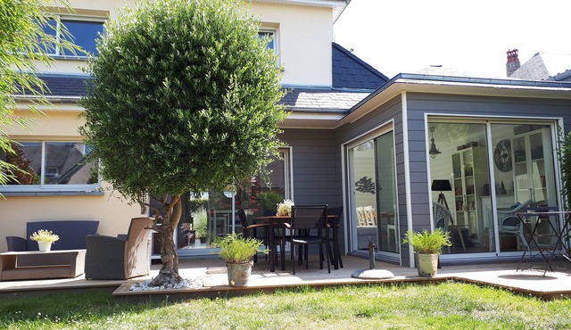 MAGNIFICENT 4* HOUSE, SPACIOUS & BRIGHT ENCLOSED GARDEN 300 M FROM THE SEA