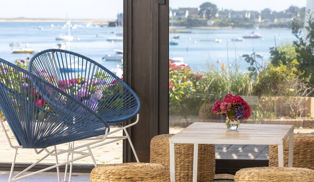 Magnificent house with view and private access to the sea