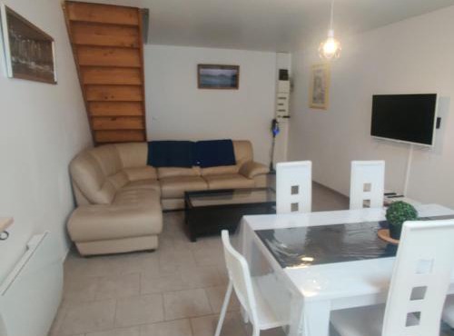 Maison 3 chambres. cour Privative 2 places de parking privatives