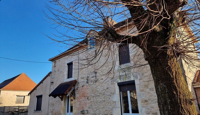 Maison Ancienne Entièrement Rénovée Située Dans un Joli Petit Village