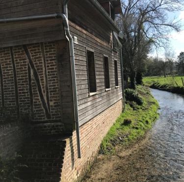 Maison au bord de riviere , proche de la mer- spa semi rigide plein air en option