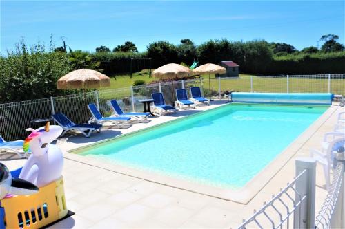 Maison charmante avec piscine partagée à Nehou