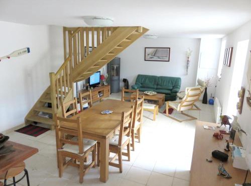 Maison confortable à Ploëzal avec jardin et terrasse