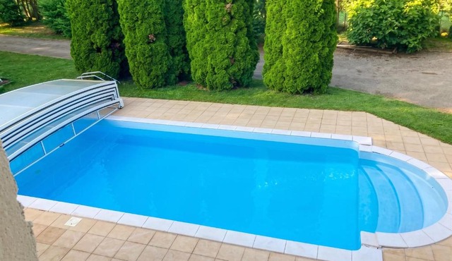 Maison cosy avec piscine à Liffol-le-Grand, 42 m²