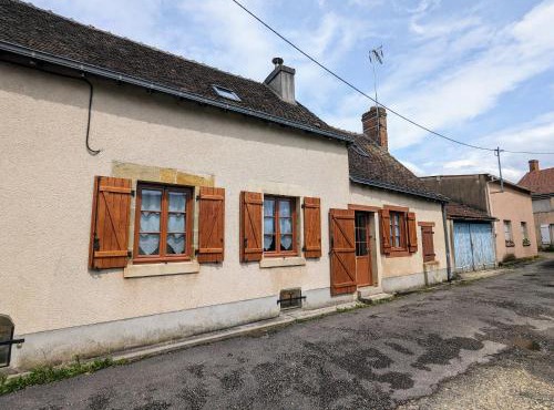 Maison de Bourg Rénovée avec Jardin et Salle de Jeux à Levroux - FR-1-591-204