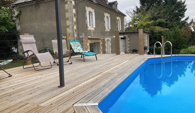 Maison de Campagne Spacieuse et Rénovée Proche de Lascaux, 6 Personnes