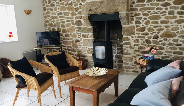 Maison de Mahé (1.8 km from the beach at Kerlouan)