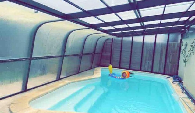 Maison de vacances avec piscine chauffée et spa