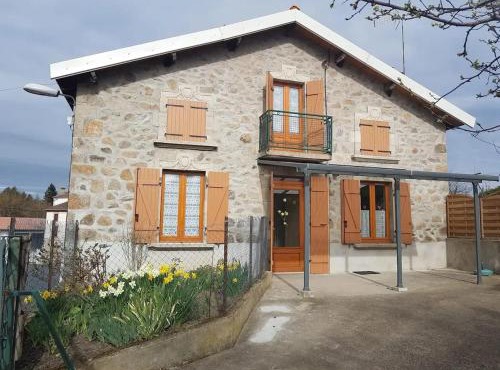 Maison de vacances avec 3 chambres à Sauviat et terrasse