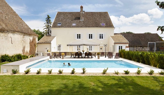 Maison Du Doubs - Six Bedroom Castle, Sleeps 12
