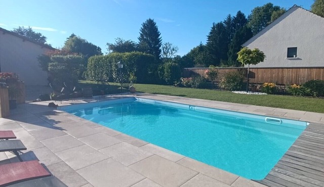 Maison en Pierre Avec Terrasse et Piscine Dans le Vignoble Bourguignon