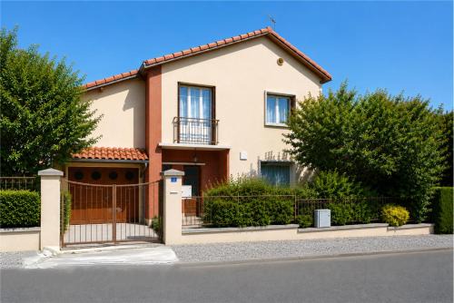 Maison ensoleillée très claire avec terrain clos 9 personnes