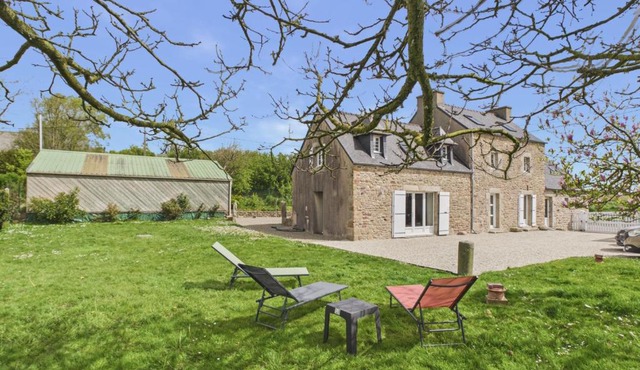 Maison familiale avec grand jardin au calme