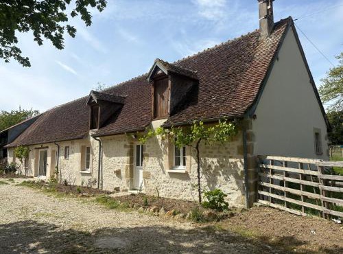 Maison familiale rénovée dans village médiéval - FR-1-591-712