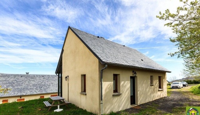 Maison Cosy au Cœur de la Chaine des Puys et à Proche des Pistes !
