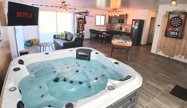 Maison avec jeux, jacuzzi et jardin