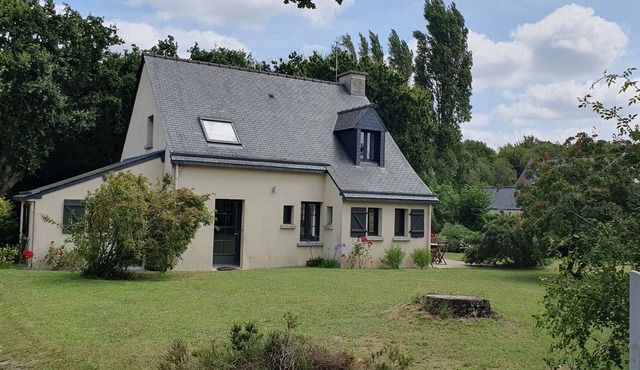 Maison Lumineuse Avec Grand Jardin
