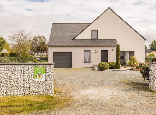 Maison moderne à 100m de la mer avec jardin clos, garage, WiFi, proche camping avec commerces, animaux OK - FR-1-306-1205