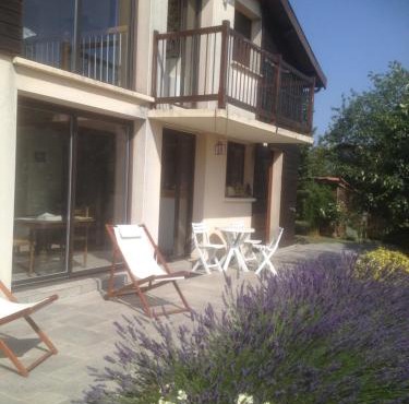 Maison sur la colline cheminée WIFI proche Thermes
