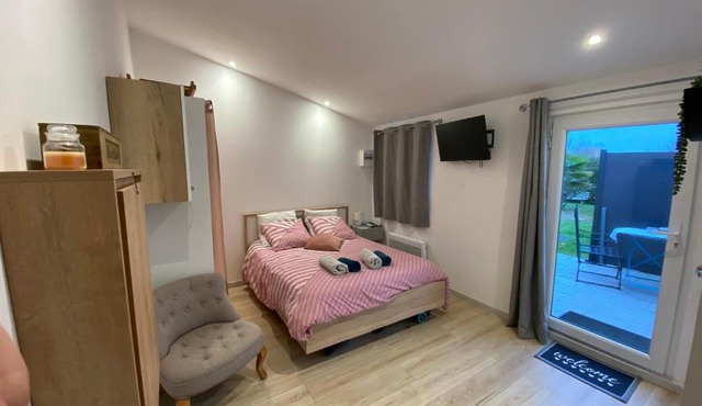 Maisonnette cosy au calme, local velos, terrasse jardin